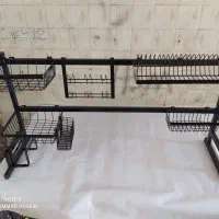 آبچکان پشت پنجره ای