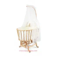 گهواره کنار تخت مادر