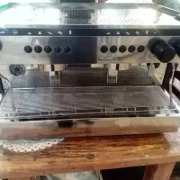 یک دستگاه قهوه صنعتی