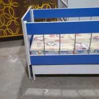 فروش تخت نوزادی بصورت گهواره هم می باشد