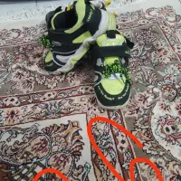 کفش بچگانه تمیز وسالم