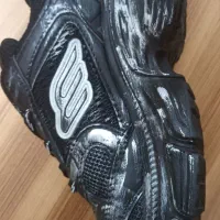 کفش|کیف، کفش، کمربند|اهر, |دیوار