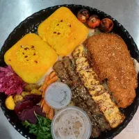 پخت انواع غذا برای مجالس و شرکت ها