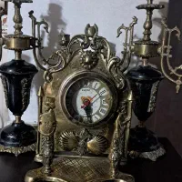 شمعدان و ساعت قدیمی