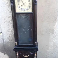 تخت خواب وساعت ایستاده