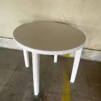 میز پلاستیکی