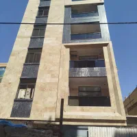 به چند کارگر شهرستانی  نیازمندیم .جهت کار بنایی.