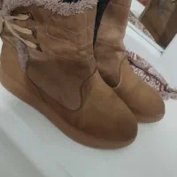 دو جفت نیم بوت در حد نو هستن