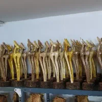 مجسمه چوبی (غزال چوبی) چوب گردو|مجسمه، تندیس، ماکت|قدس, شهرک صنعتی گلگون|دیوار