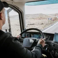 راننده تریلی یخچالدار