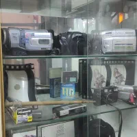 تعدادی دوربین عکاسی و فیلمبرداری