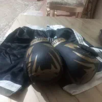دستکش بوکس و شرتک بوکس