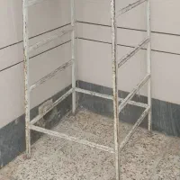 چهارپایه فلزی