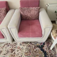 یک دست  مبل راحتی و یک دست مبل سلطنتی