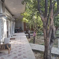 اجاره باغ ویلا قلعه سفید لوکیشن عالی|اجارهٔ خانه و ویلا|شاهین‌شهر, حافظ شمالی|دیوار