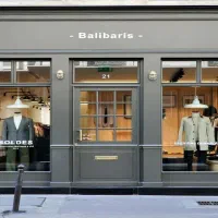 ۲۰۰متر مغازه حاشیه وکیل اباد / تابلو خور بینظیر