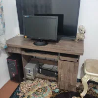 میز کامپیوتر در حد