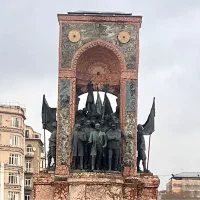 میکاپ کار ، مزون ، عکاس