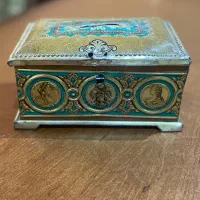 جعبه فلزی شکلات Blue Bird Confectionery|کلکسیون اشیاء عتیقه|تهران, فاطمی|دیوار