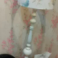آباژور ایستاده