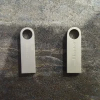 دو عدد فلش مموری ۱۶ گیگ نو KINGSTON 16GB
