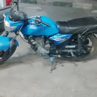 یک دستگاه موتورسیکلت کی وی 150 اژاکس