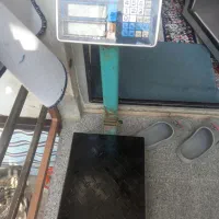 ترازو ۳۰۰کیلویی دیجیتال تاشو