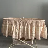 تخت کنار مادر