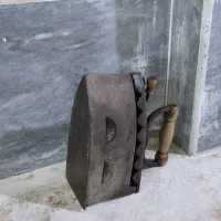 اتو قدیمی ذغالی|کلکسیون اشیاء عتیقه|اصفهان, آفاران|دیوار