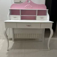 میزتحریرشرکت بادریس وکتابخانه سفید