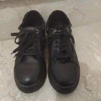 دو عدد کفش زنانه و دخترانه