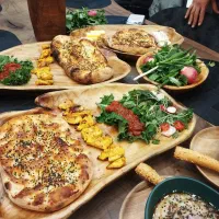 نیروی آشپزخانه،  چودن کار سوخاری زن و سالن کار