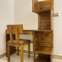 میز تحریر چوبی خاص و دست‌ساز + کتابخانه و صندلی