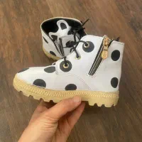 بوت بچگانه|کفش و لباس بچه|دماوند, گیلاوند|دیوار