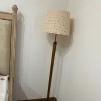 آباژور ایستاده