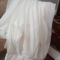 پرده حریر سفید دوخته شده پلیسه، نو و نصب نشده است