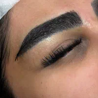 کاشت ابروی طبیعی بابل