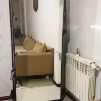 جاکفشی با آینه قدی