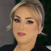 خدمات میکاپ و شنیون تخصصی در تخفیفات|خدمات آرایشگری و زیبایی|مشهد, بهمن|دیوار