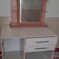 کمد به همراه آیینه آرایشی