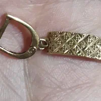 یک تا گوشواره گم شده