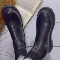 نیم بوت پوتین|کیف، کفش، کمربند|شیراز, بعثت|دیوار