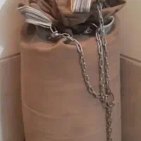 تعدادی وسایل کیسه بوکس زیر یخچالی دمبل