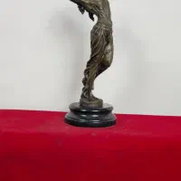 مجسمه برنز دختر دست به مو برنزی