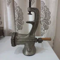 چرخ گوشت  دستی خیلی قدیمی عتیقه