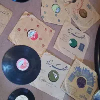 صفحه گرامافون سنگی قدیمی. گرامافون قدیمی کوکی