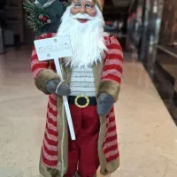 بابانوئل ایستاده