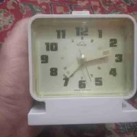 تعداد 4 عدد ساعت رومیزی قدیمی زنگ دار و رقاصک دار