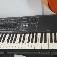 میدی کنترلر ۵ اکتاو