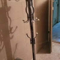 جا لباسی فلزی ایستاده در حد نو